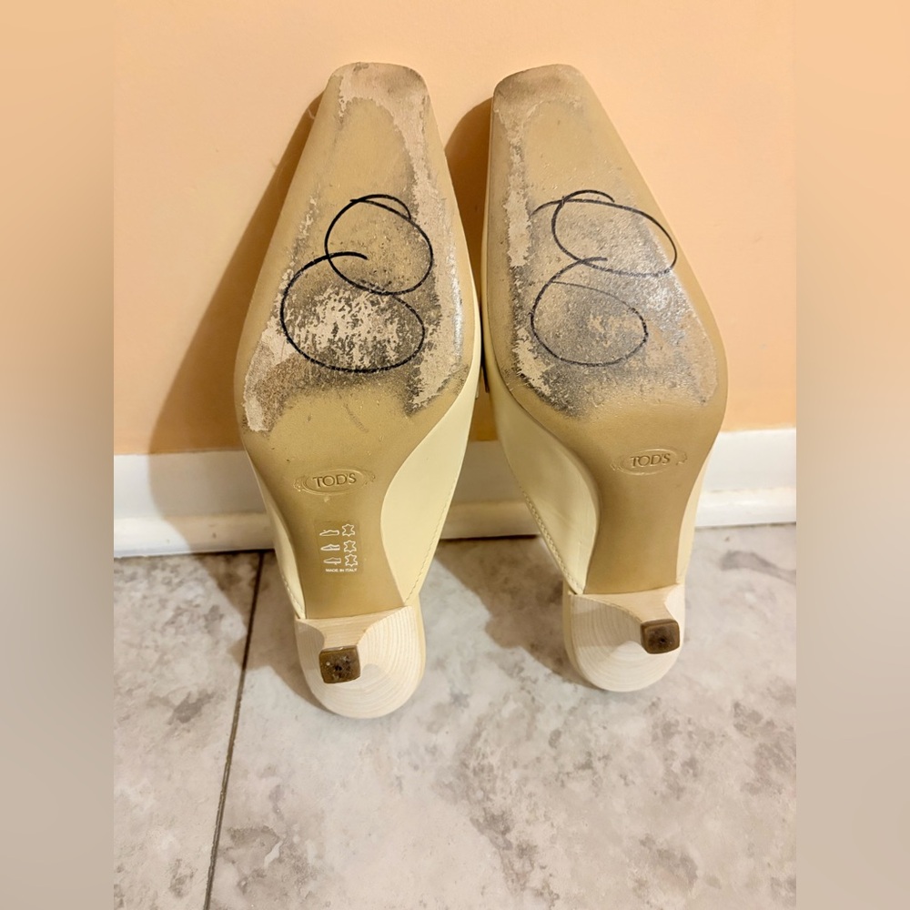 Tod’s Cream Kitten Heels - Picture 4 of 13